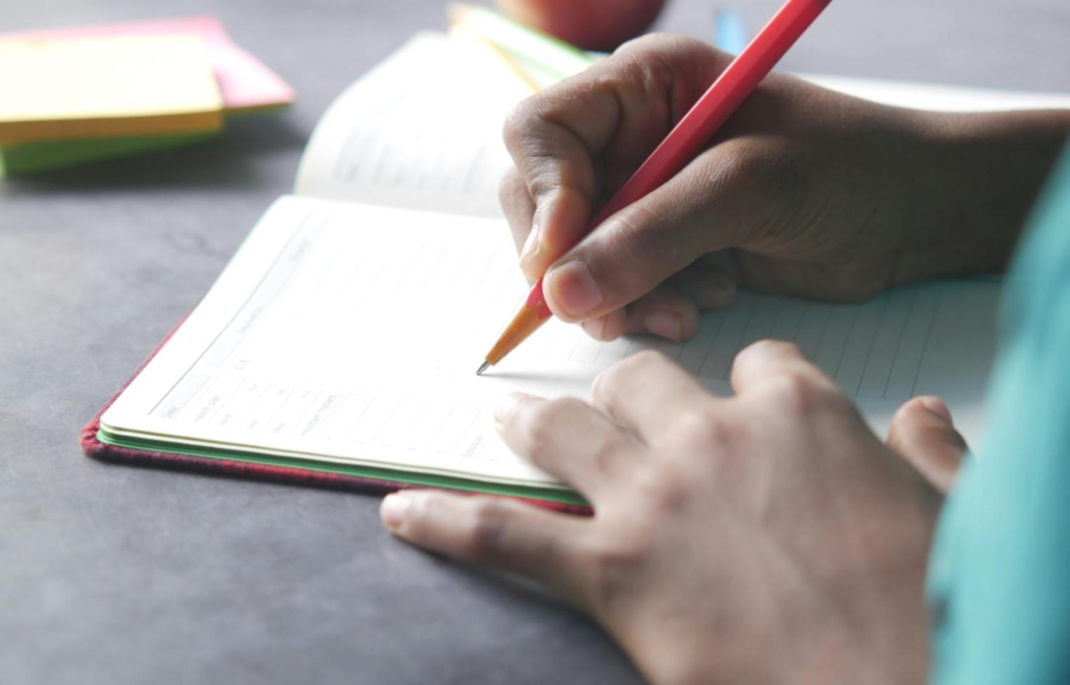 Профессиональная команда Yieldcrafter работает с финансовыми документами